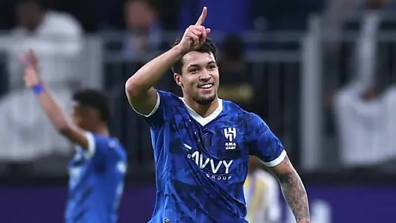 ليوناردو يقترب من فلامينغو والهلال يدرس خيار الإعارة بشرط مالي