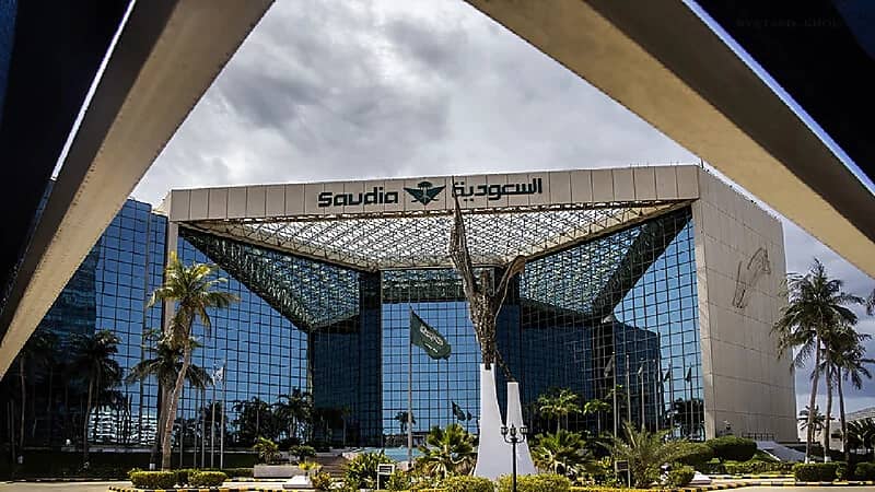 فتح باب التقديم لبرنامج تأهيل مساعد قائد طائرة منتهي بالتوظيف