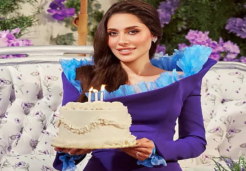 إلهام علي تحتفل بعيد ميلادها… أجواء بنفسجية وكعكة بثلاث شمعات!..فيديو