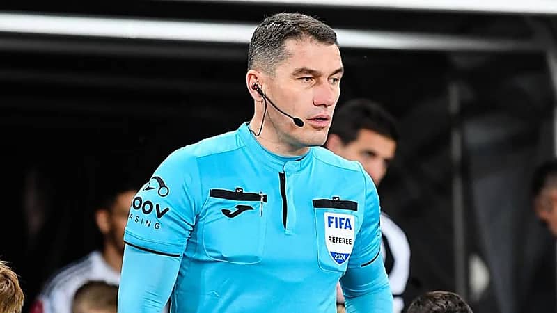 كوفاكس حكمًا لنهائي الأهلي وبيراميدز