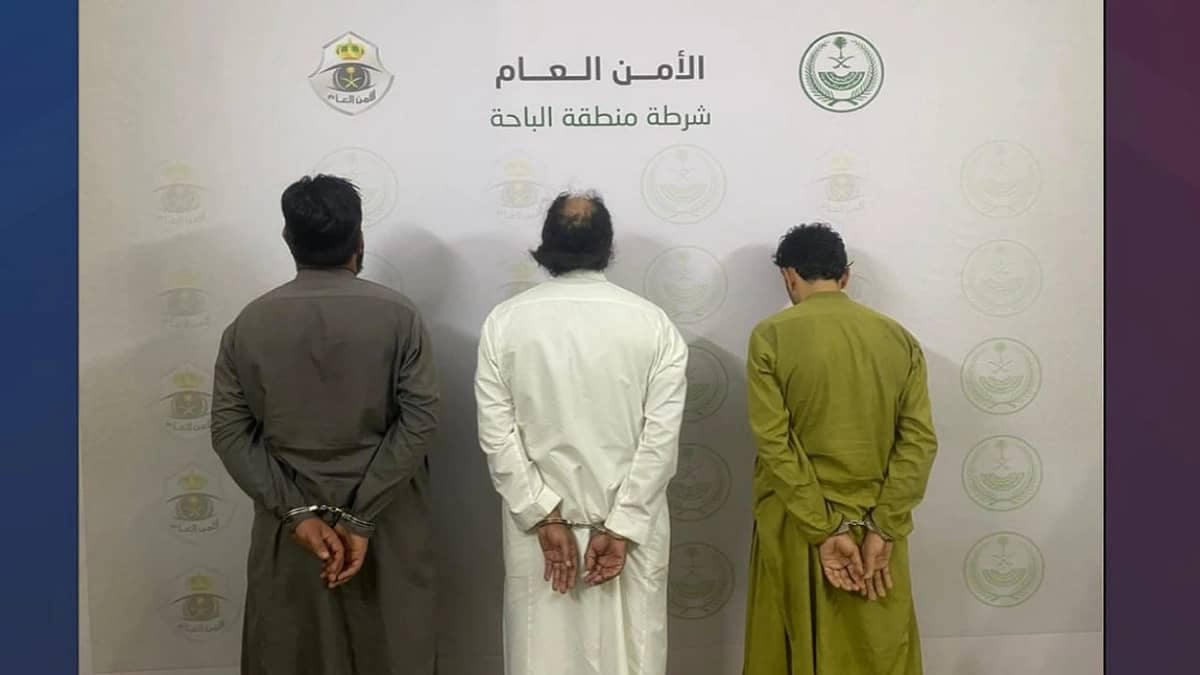 الإطاحة بـ 3 أشخاص لترويجهم الشبو بالباحة .. فيديو