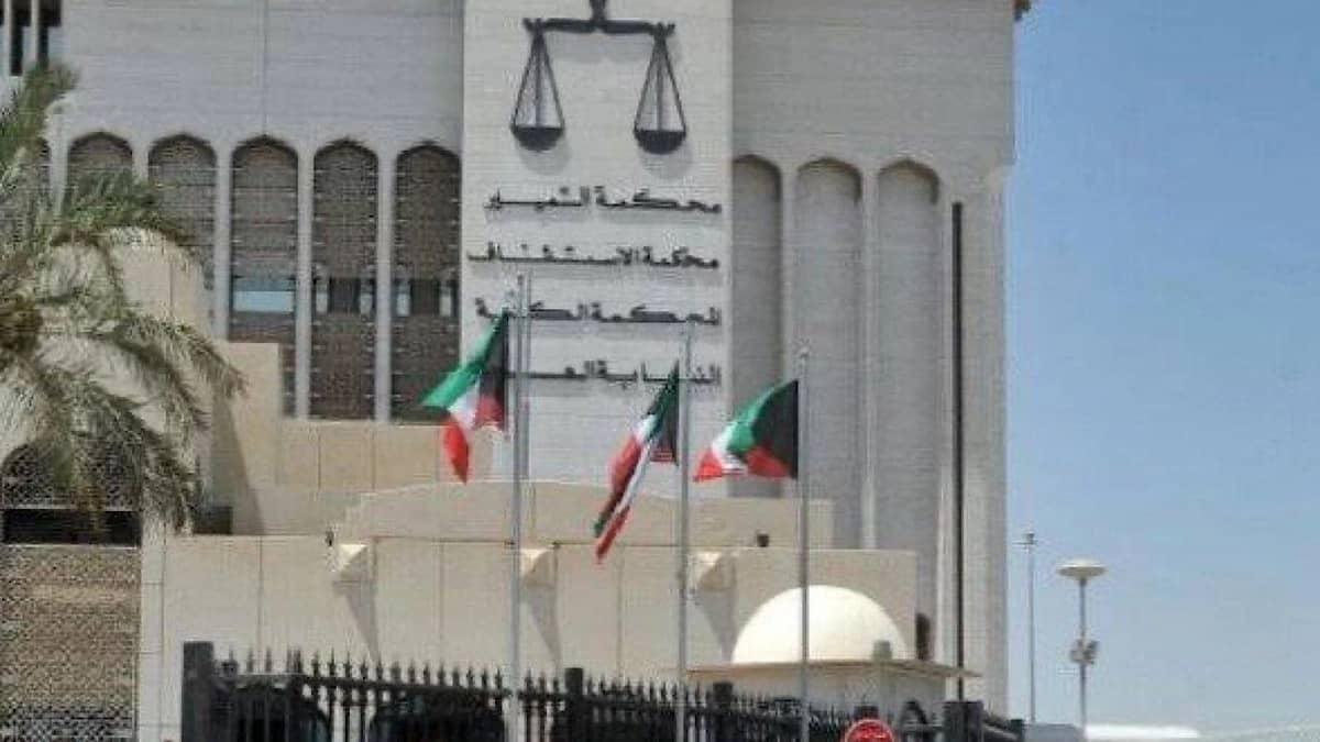 حبس كويتي انتحل صفة مستشار وتلقى هدايا من سفراء عرب وأجانب