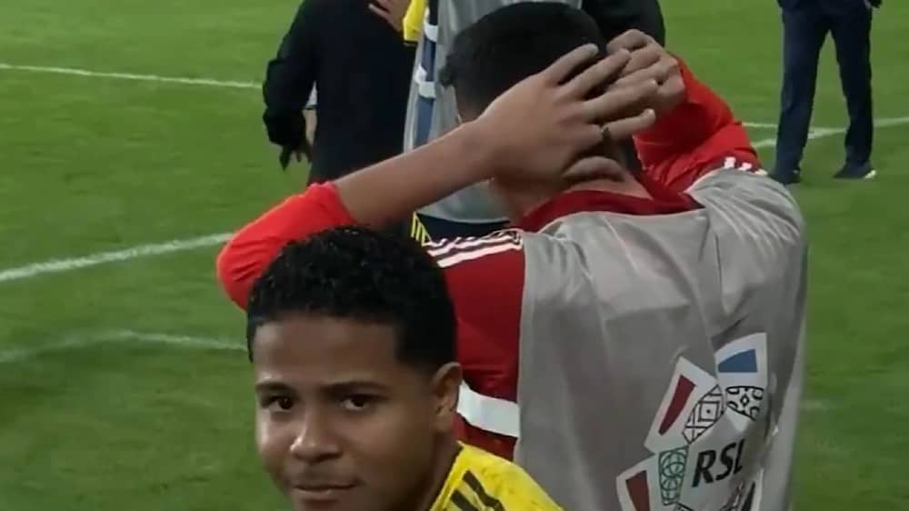 ردة فعل لاعبي دكة النصر على هدف رونالدو الخرافي .. فيديو