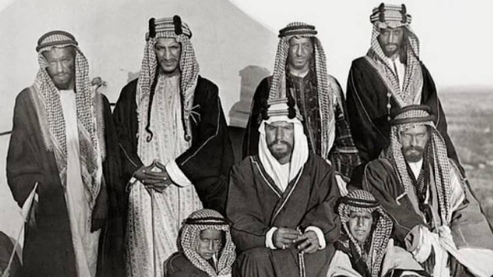 صورة نادرة للملك عبد العزيز في مخيم ثاج قبل 114 عام