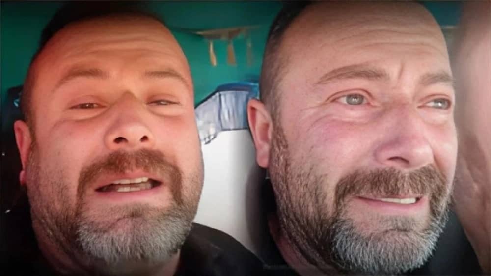 رجل يشعل النار في نفسه أمام بلدية تركية بسبب تعرضه للظلم.. فيديو