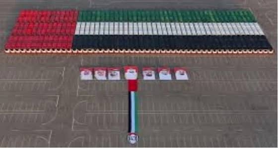 دبي تُحطم الرقم القياسي بتشكيل أكبر علم من السيارات