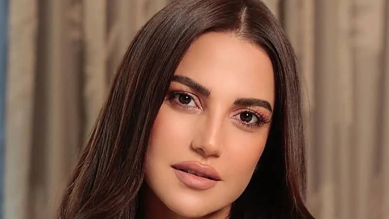 درة تجذب أنظار متابعيها بإطلالة صيفية