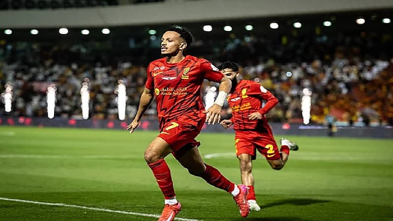 يايسله يوجه اهتمامه لـ تركي العمار وخالد الغنام