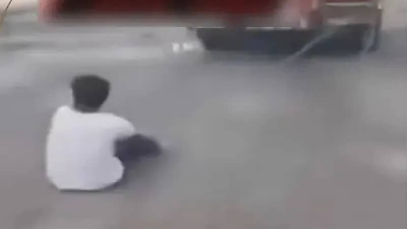 تقييد وسحل 3 أشخاص بالشاحنات يثير ضجة واسعة