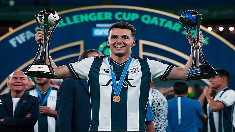 أسامة إدريسي يتحدى الهلال ويُعلن طموحه في كأس العالم للأندية