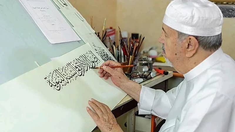 أول تعليق من أسرة خطاط المصحف على منحه الجنسية السعودية:"شرف عظيم"