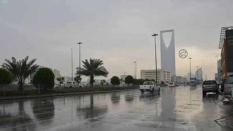 الأرصاد: أمطار غزيرة ورياح قوية قد تؤدي لجريان السيول وارتفاع الأمواج