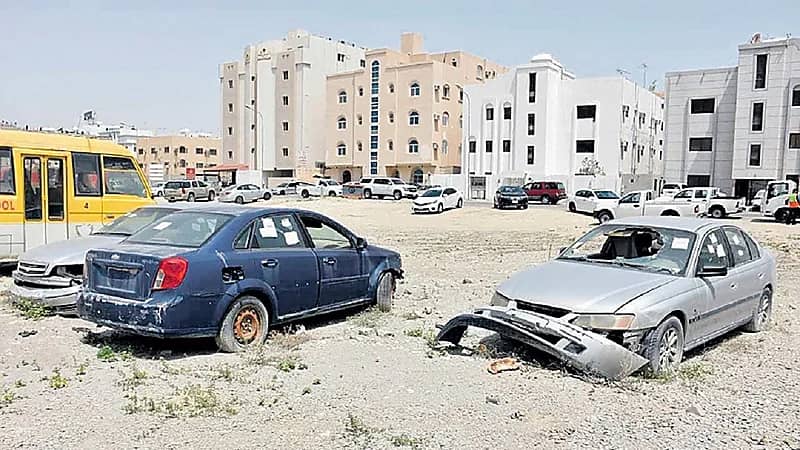 "المرور" يوضح آلية إسقاط سيارة تالفة وبيعها