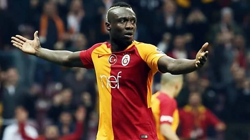 الإصابة تبعد مهاجم القادسية عن التدريبات