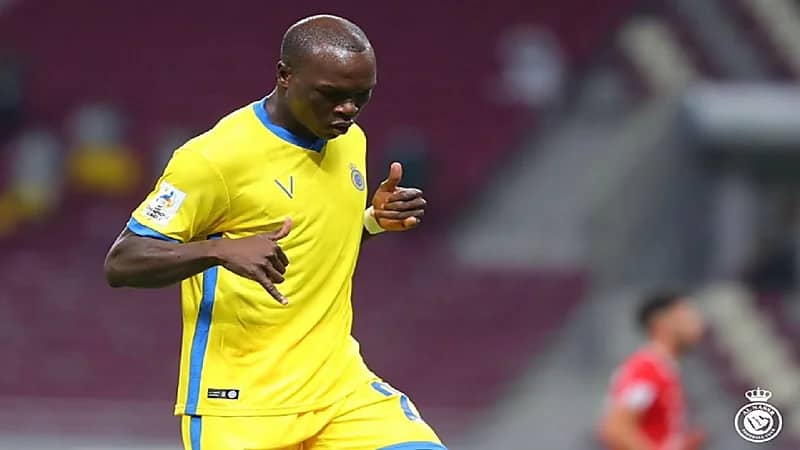 ڤينسنت أبو بكر يغادر المملكة