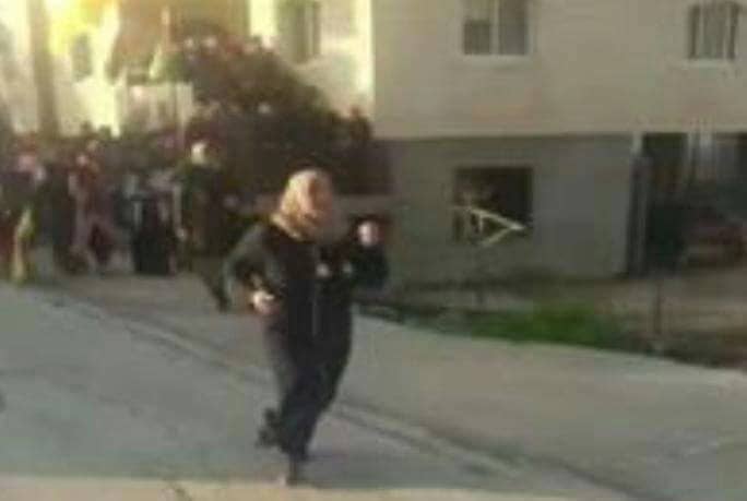 بالفيديو .. لحظة استقبال والدة أسير فلسطيني نجلها بعد سنوات من الغياب