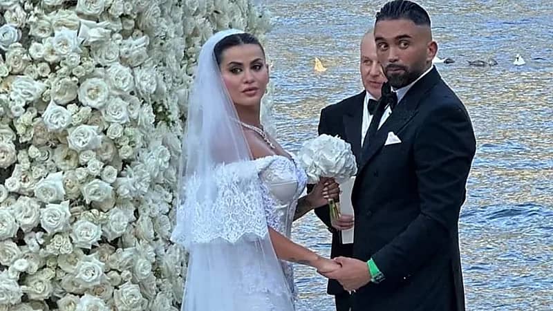 دكتورة يومي تتألق بفستان ملكي في حفل زفافها الأسطوري على رجل أعمال تركي..فيديو وصور