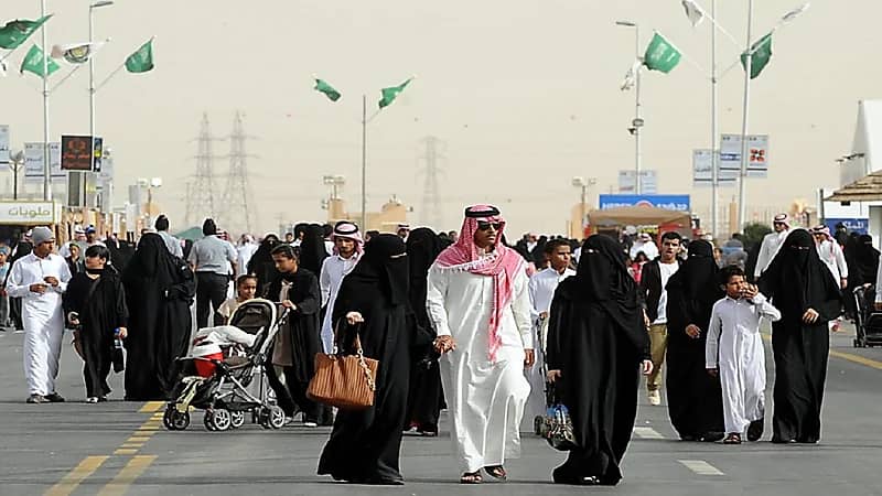 قانوني يوضح سبب تفاوت أسعار مخالفات الذوق العام