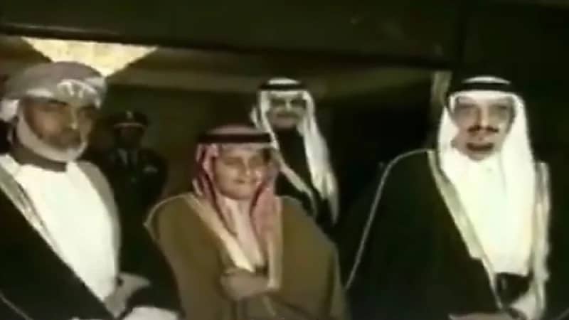 بالفيديو.. لقطات عفوية جمعت الأمير تركي مع السلطان قابوس والملك فهد