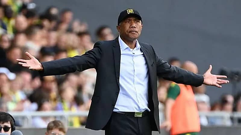 نانت الفرنسي يعلن طرد المدرب الذي استبعد لاعبيه الصائمين من منصبه