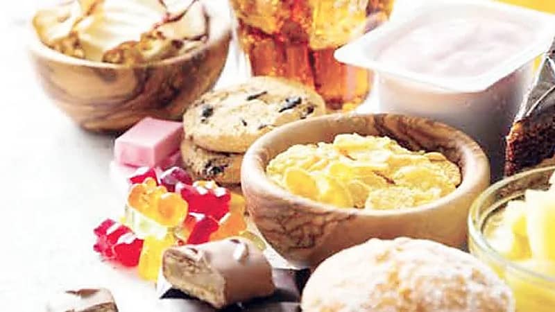 أطعمة يجب تجنبها لاحتوائها على كميات هائلة من السكر