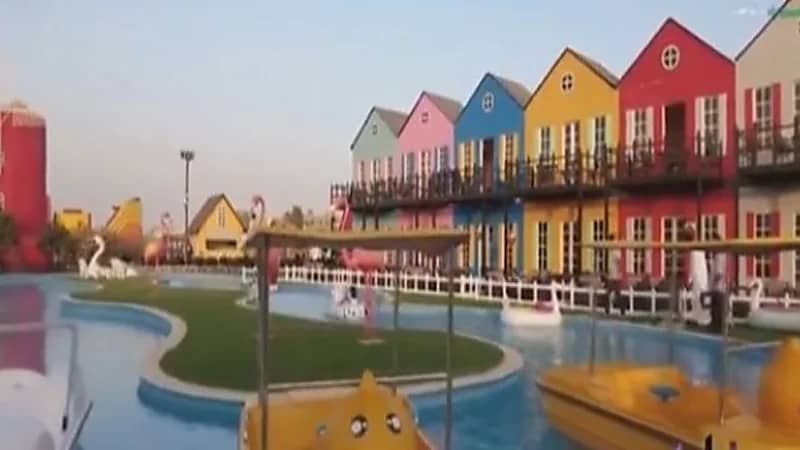 شاهد.. مواطن يحول مزرعته الخاصة بالأعلاف إلى مزار سياحي في الدرب