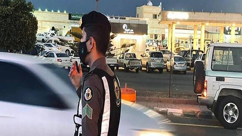 مواطن يتفاجأ بمخالفة وقوف خاطىء بحي لم يمر به و"المرور" يتفاعل