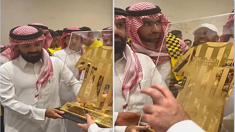 رئيس الاتحاد يهدي الشيخ أحمد بقشان قميصًا من الذهب .. فيديو