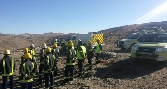 بالصور.. " مدني الباحة " ينجح في العثور على الوافد المفقود في حالة اعياء