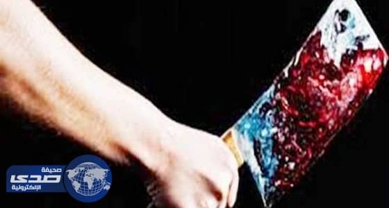 شاب يضرب آخر بالساطور لتكلمه على أخته بالسوء