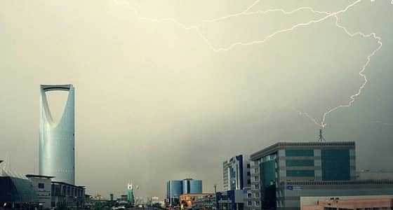 هطول أمطار رعدية على الرياض