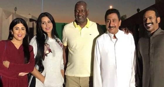 بالفيديو .. مدير المنتخب مع أبطال " العاصوف "