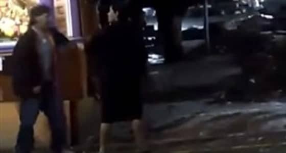 بالفيديو.. سيدة تلقن زوجها درسا قاسيا بالشارع