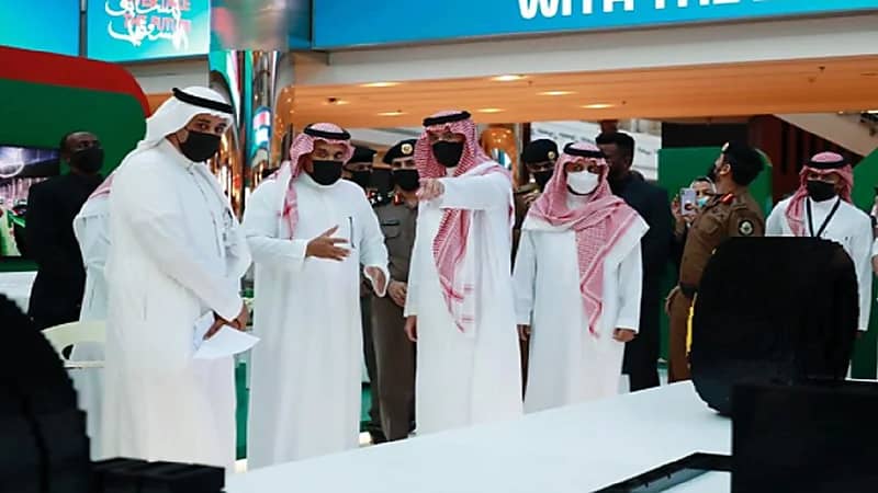 بالفيديو.. لحظة وضع اول قطعة لبناء أكبر سيارة "فورمولا1" من قطع الليغو