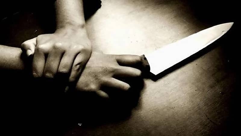 أم تنحر ابنها وتطعن طفلتها أثناء مباراة مصر والسنغال