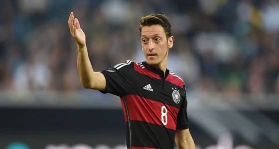 أوزيل يفكر في الرحيل من أرسنال قبل العام الجديد