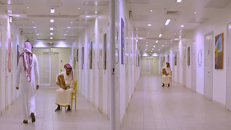 فيديو..نزيل بسجن الطرفية يعزف العود: "الإدارة ما قصرت"