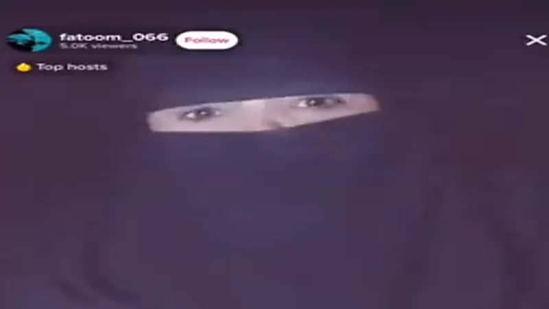 شاهد.. "تيك توكر" تطبخ في مكان مسكون بالجن فينتهي البث فجأة