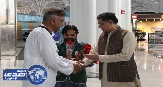 مطار المدينة يستقبل أول رحلة حجاج قادمة من باكستان