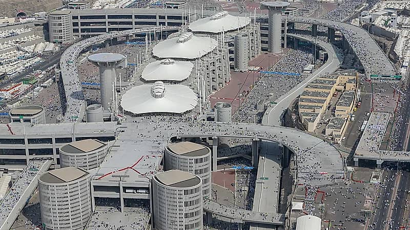 بالفيديو .. مسارات خاصة تصل بالحاج تلقائيا لجسر الجمرات