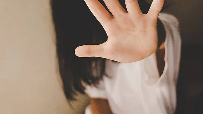 سجن رجل اغتصب خطيبته وأرسل لها رسائل مهينة