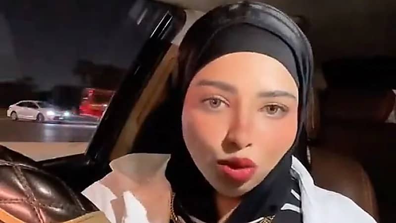 فتاة تستعرض تجربتها بعد خمسة أشهر من إجراء عملية التكميم.. فيديو