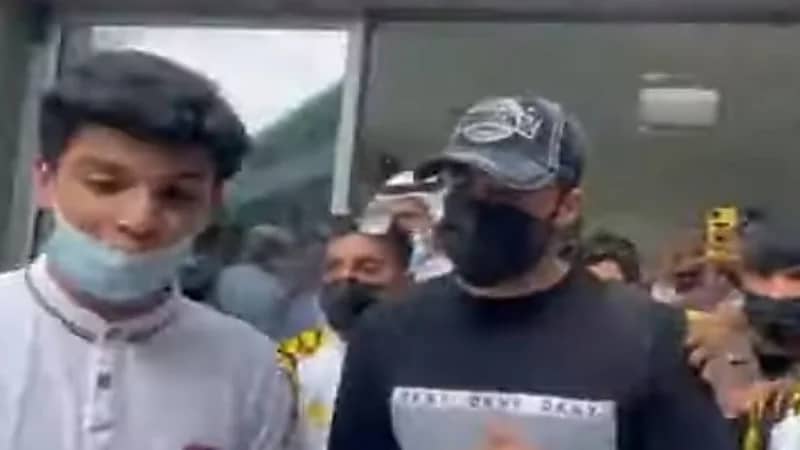 شاهد.. جماهير الاتحاد لحمدالله:" نبغى بطولة هالسنة"