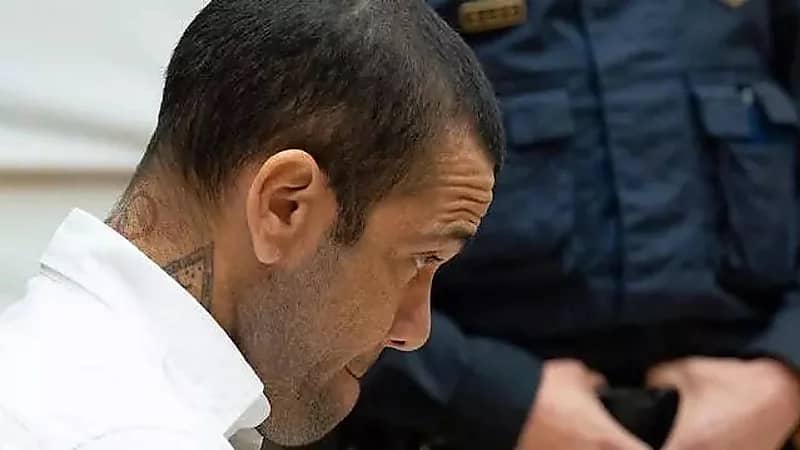 الكشف عن أسباب فشل ألفيس في دفع كفالة خروجه من السجن