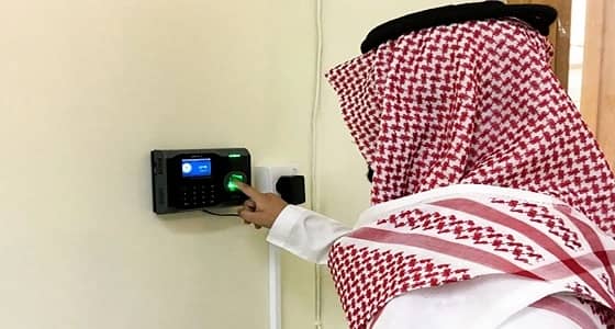 بسبب التلاعب..المراقبة تطلب بيانات حضور وانصراف موظفين من 5 سنوات