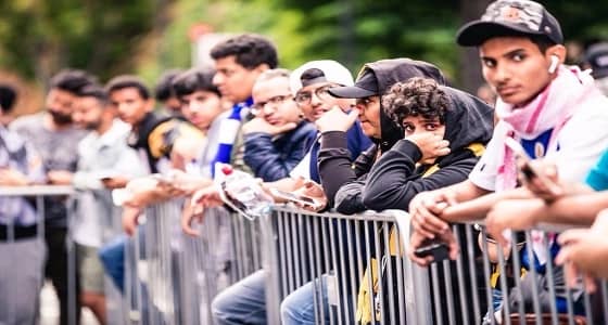 بالفيديو والصور.. توافد الجماهير لـ " لوفيتس رود " لحضور لقاء السوبر