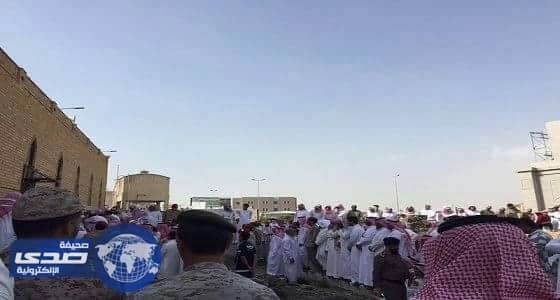 بالصور.. الجموع الغفيرة تشيع الشهيد " الغامدي " الى مثواه الاخير