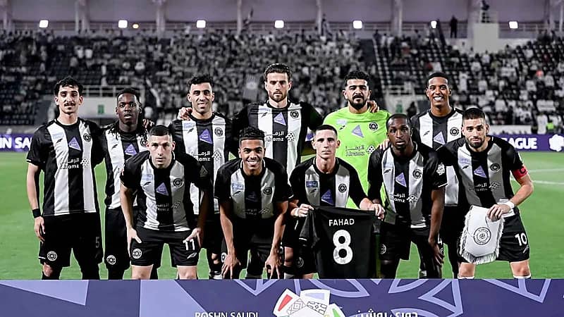 الشباب يواجه أزمة.. إبعاد المدرب وثلاثي أجنبي