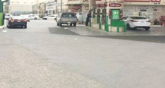 أمانة المدينة تغلق عدد من المحطات المخالفة للتعليمات