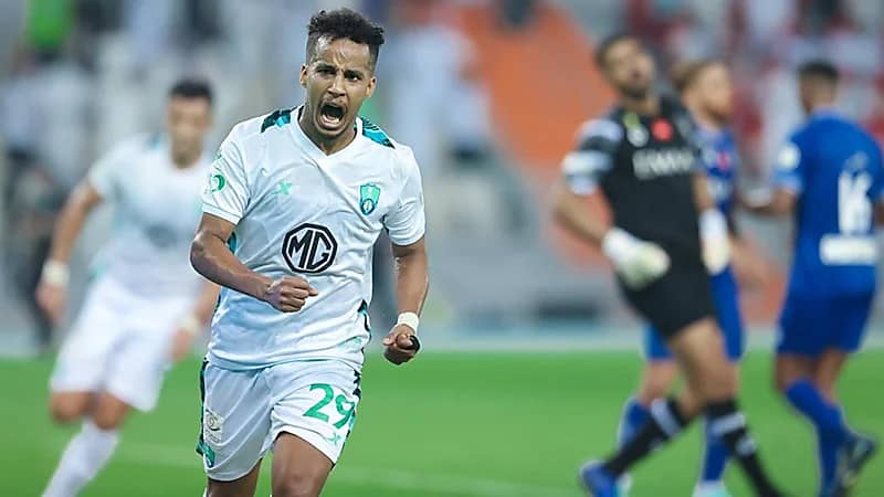 الأهلي يتمسك بلاعبيه المحليين